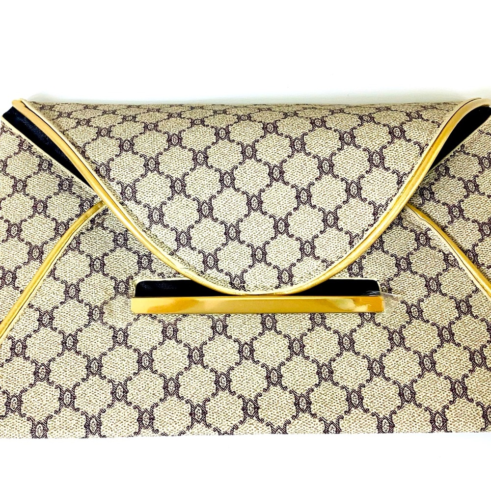 Beautiful Brown & Gold Pattern Women’s Purse. Perfect to go out with !!